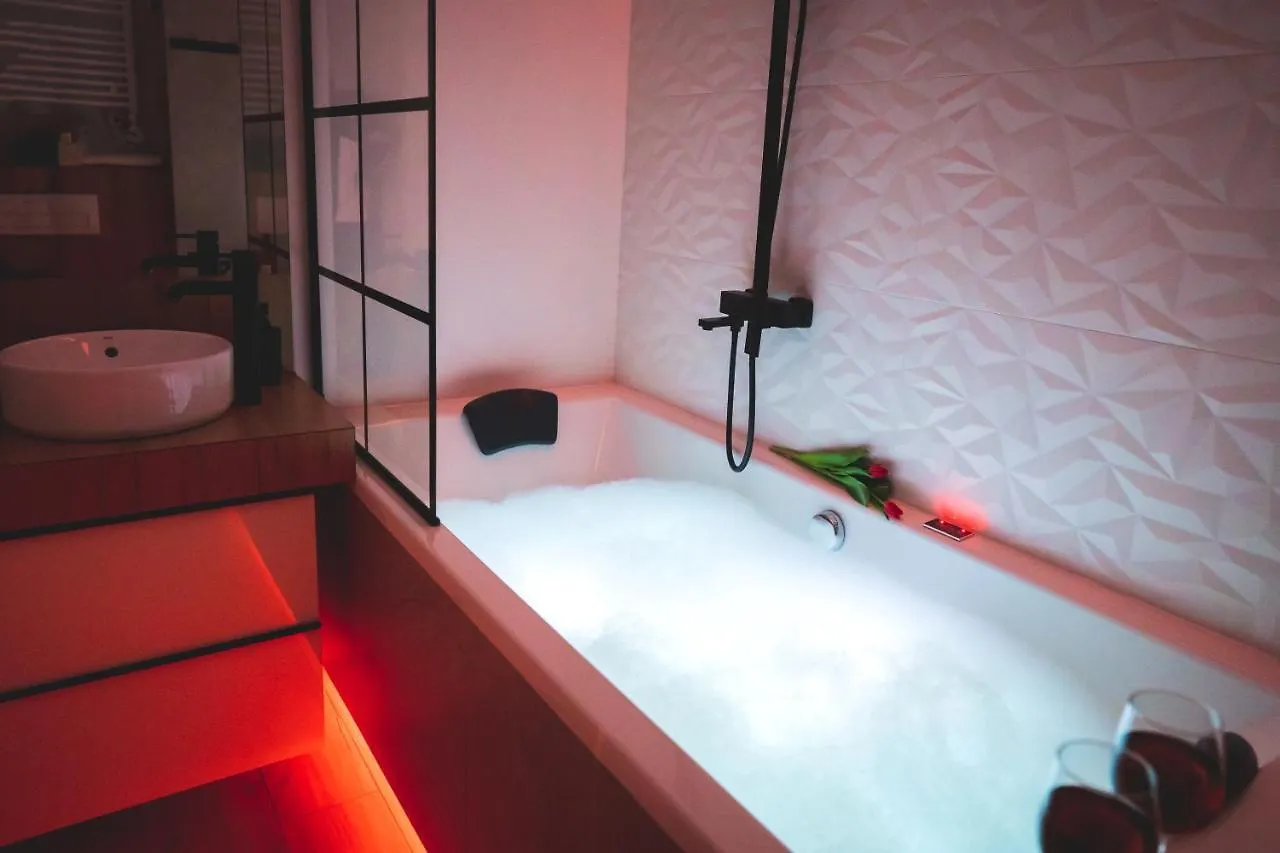 Movie Jacuzzi Apartment At The Main Station By Noclegi Renters Krakau
