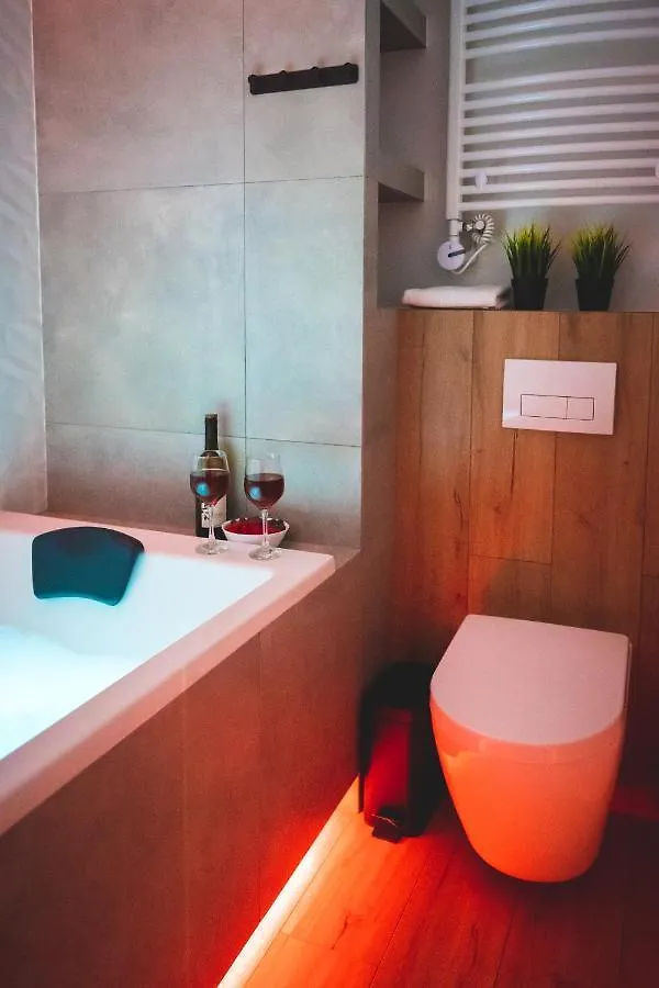 Movie Jacuzzi Apartment At The Main Station By Noclegi Renters Krakau 0*,