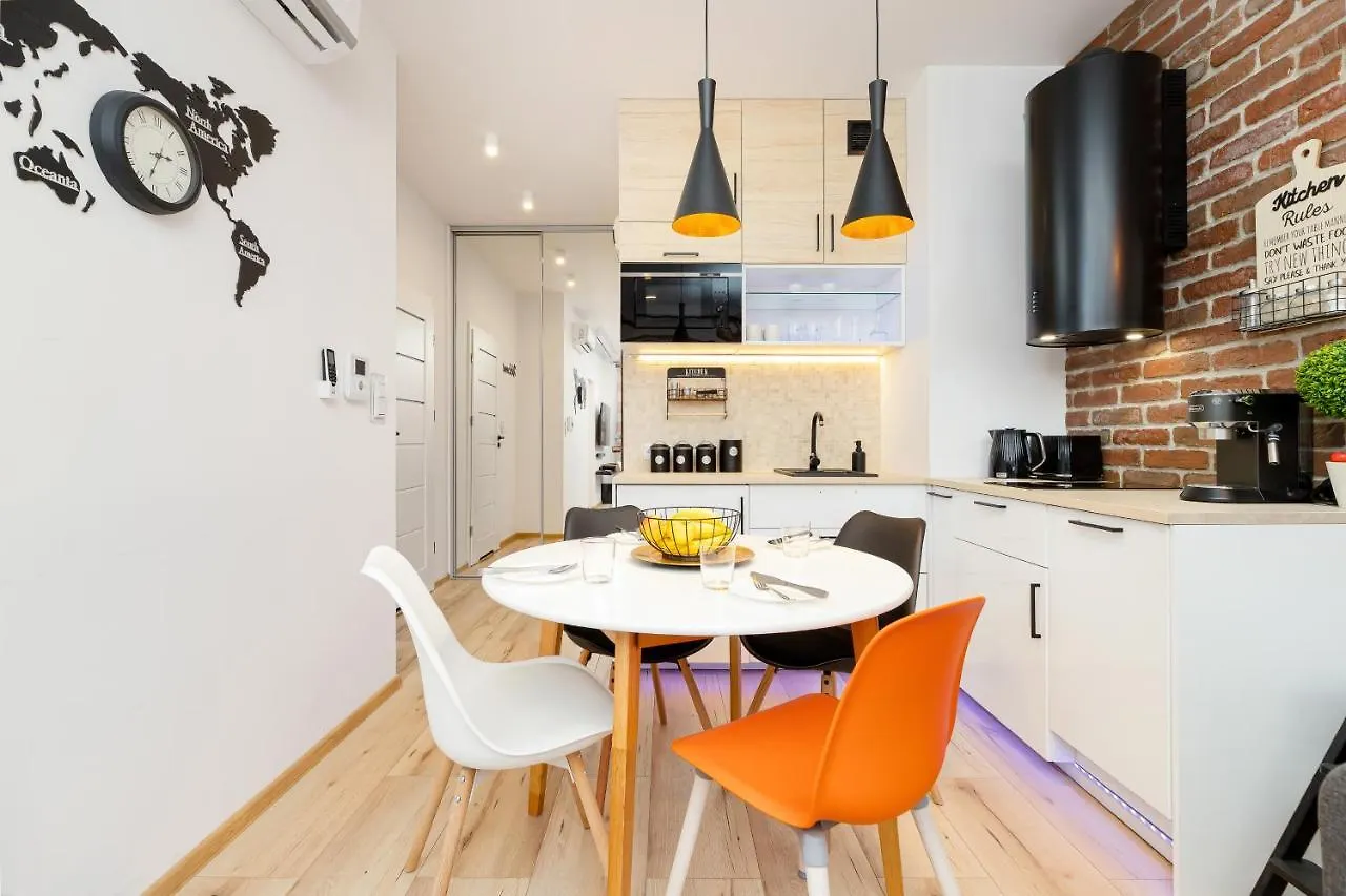 Movie Jacuzzi Apartment At The Main Station By Noclegi Renters 크라쿠프